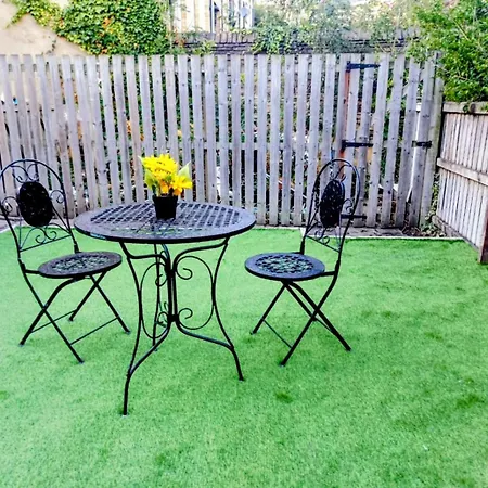 Thornton Road -room 2 ホームステイ *