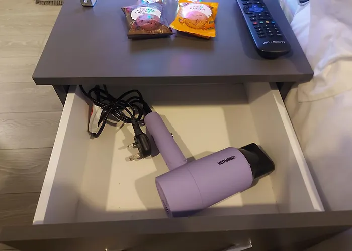 Thornton Road -room 2 *