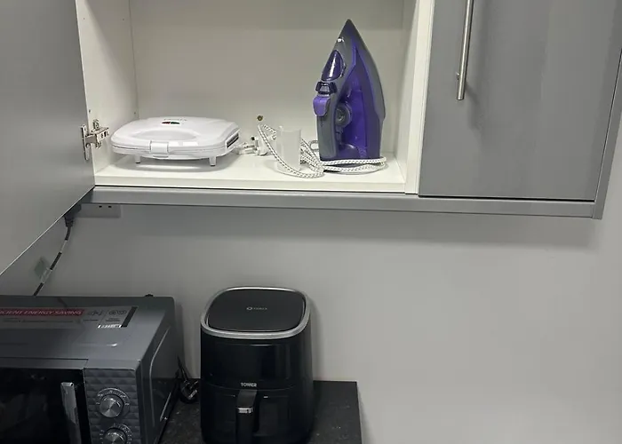 Thornton Road -room 2 *